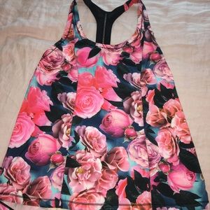 lululemon top, size 6! worn once!